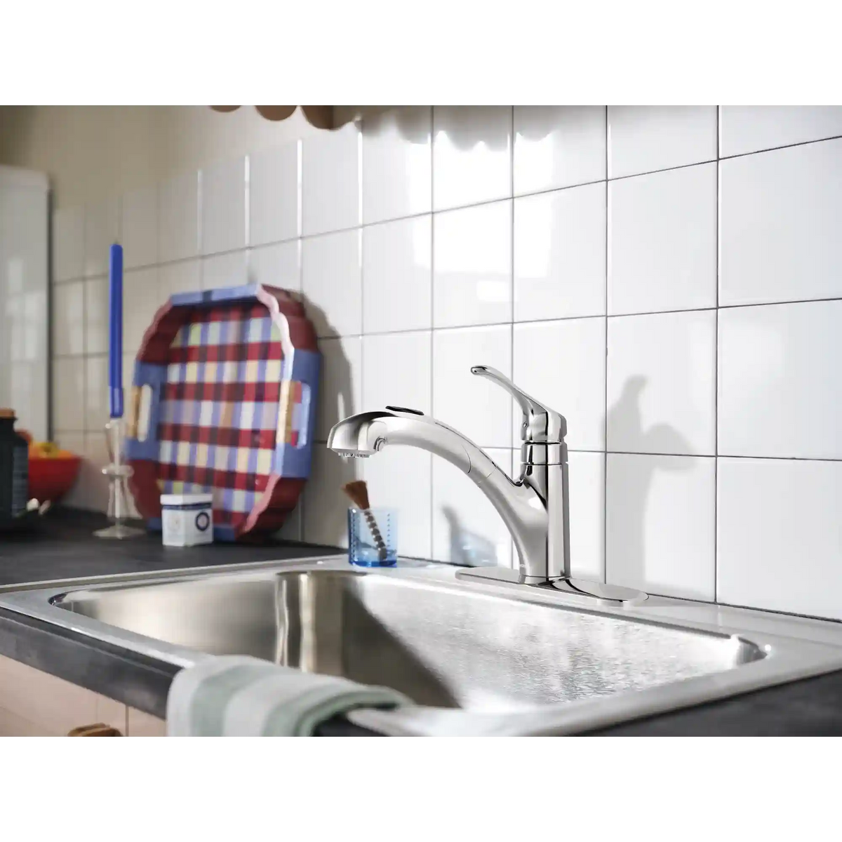 Renzo One-Handle Low Arc Pullout Kitchen Faucet