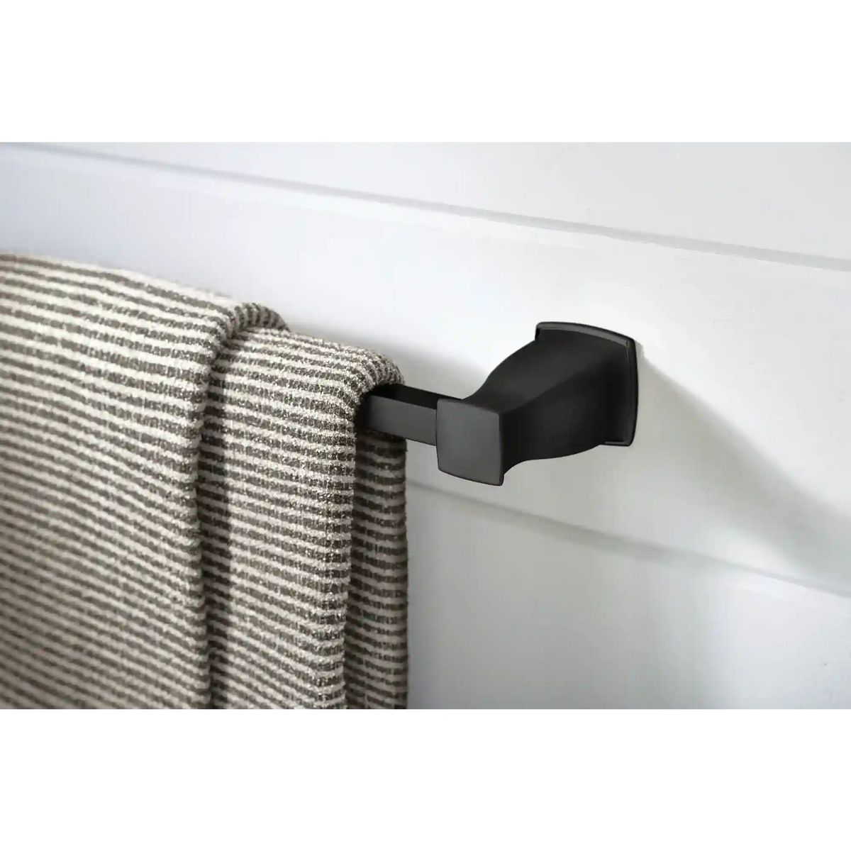 Hensley 24" Towel Bar