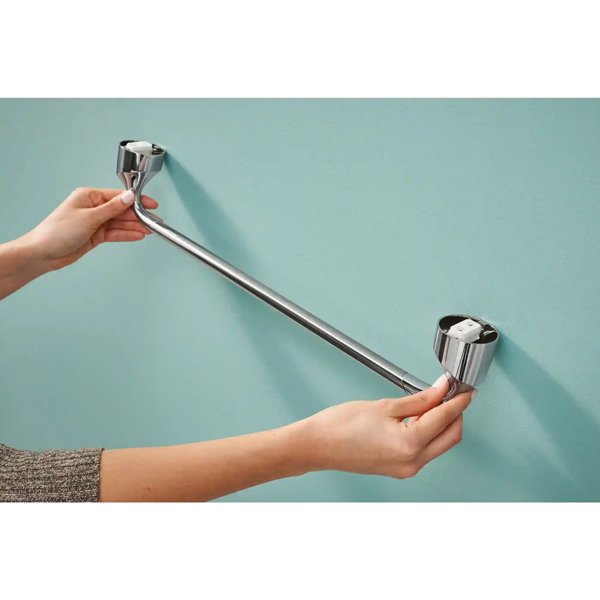 Idora 24" Towel Bar