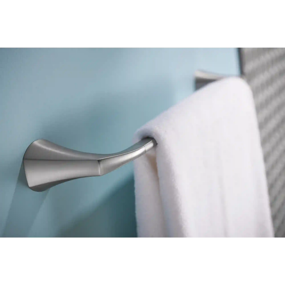 Lindor 18" Towel Bar