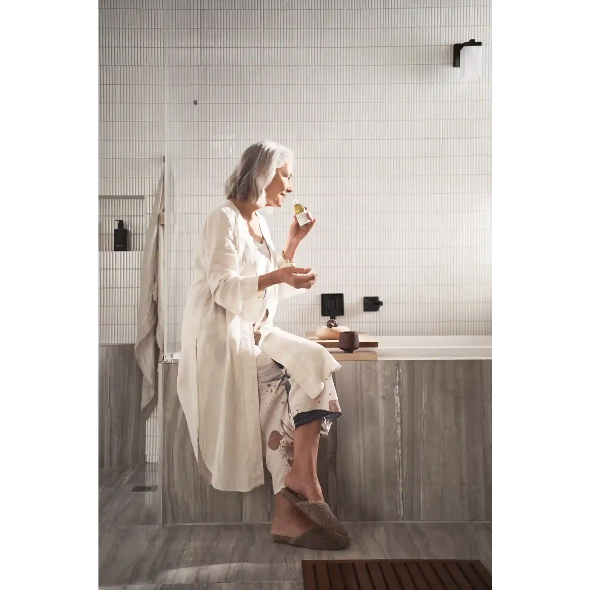 90 Degree One-Handle Non Diverter Wallmount Tub Filler