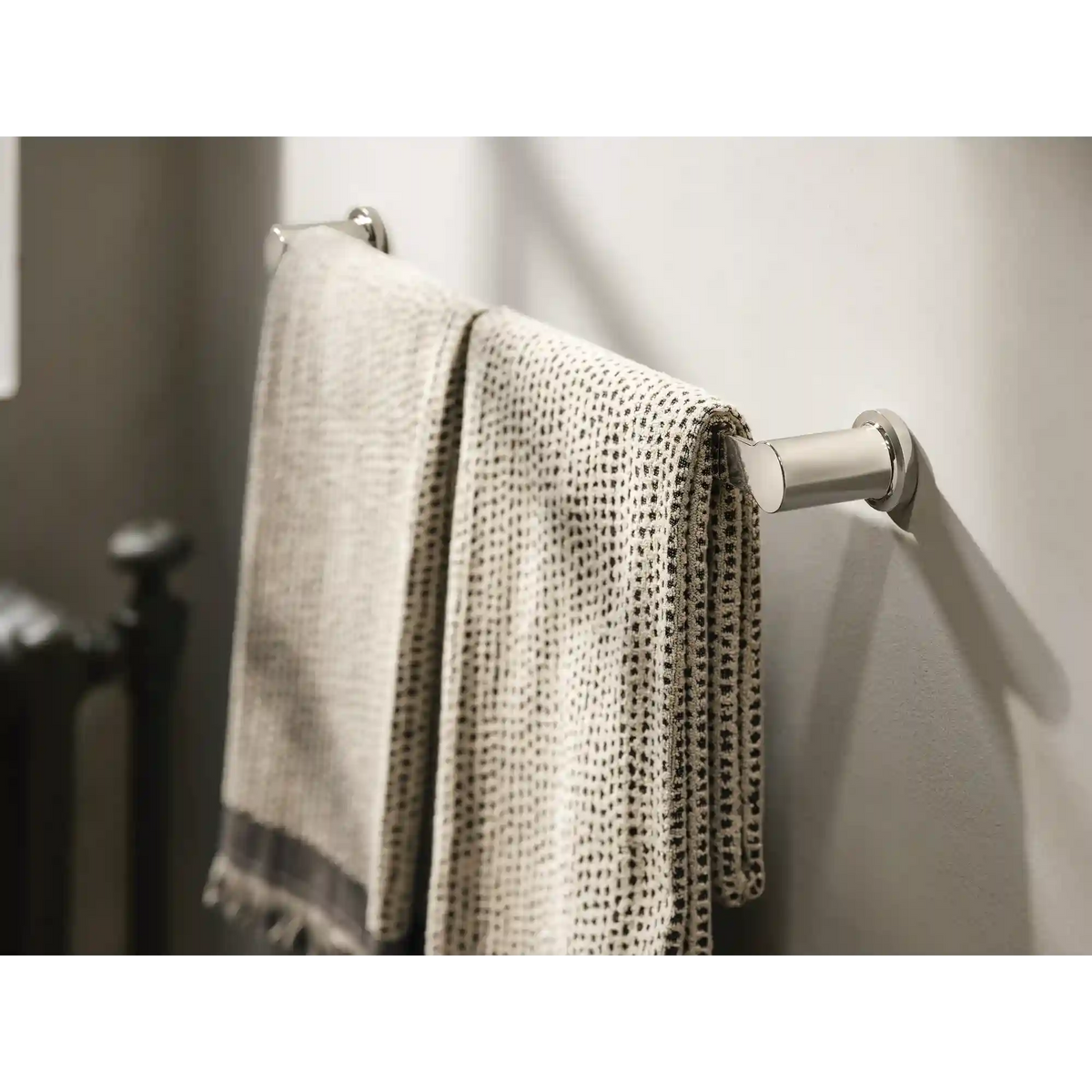 Rinza 24" Towel Bar
