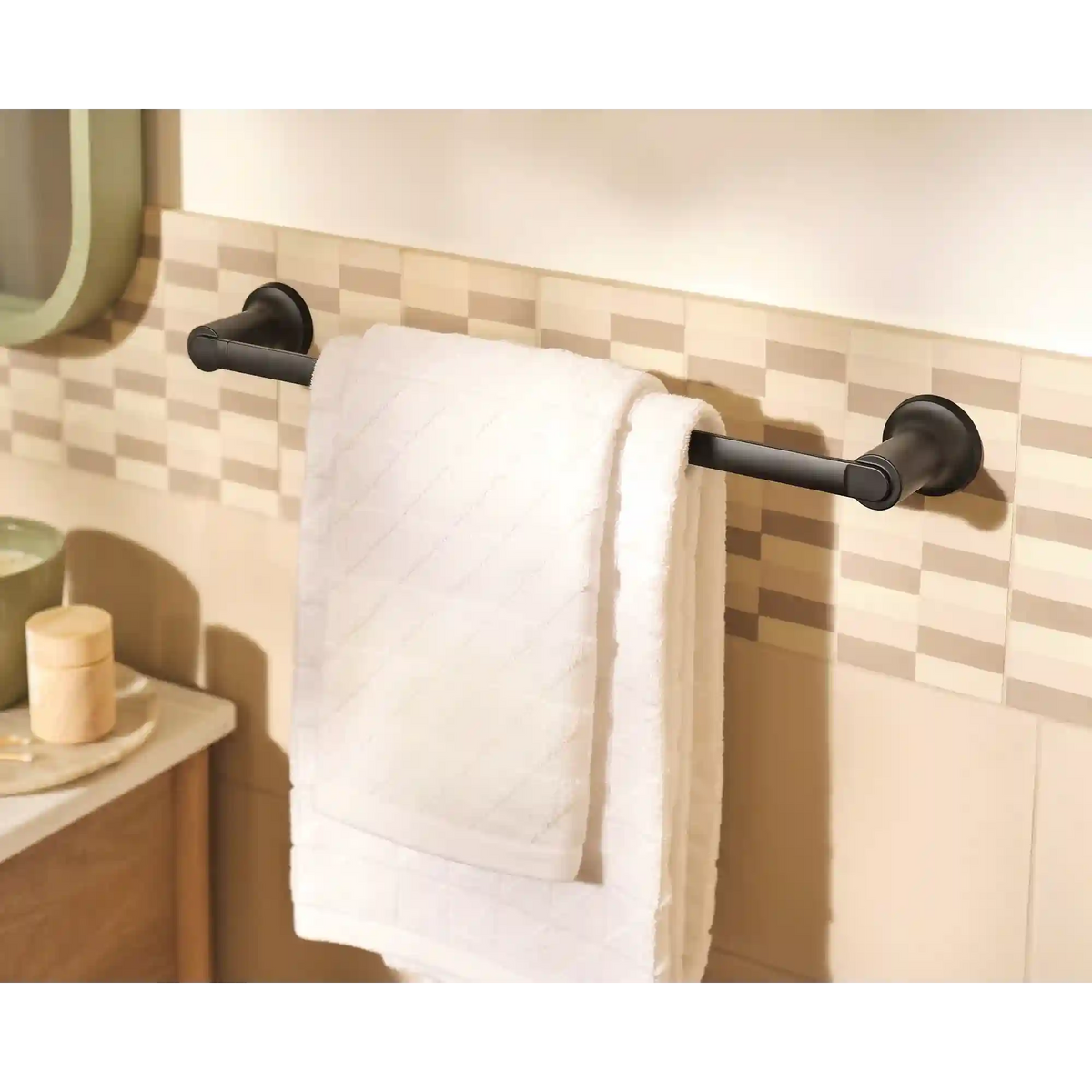 Zyla 18" Towel Bar