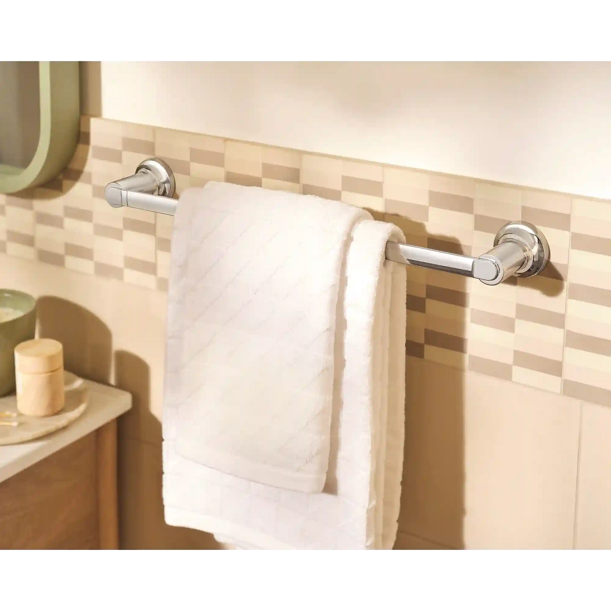 Zyla 18" Towel Bar