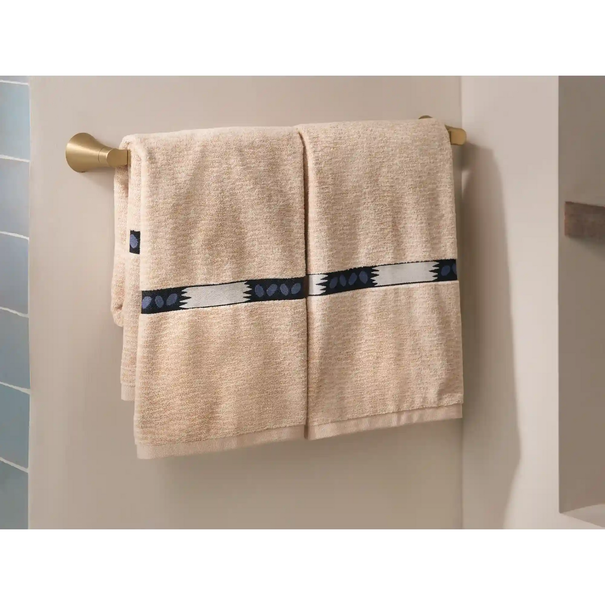 Jase Towel Bar
