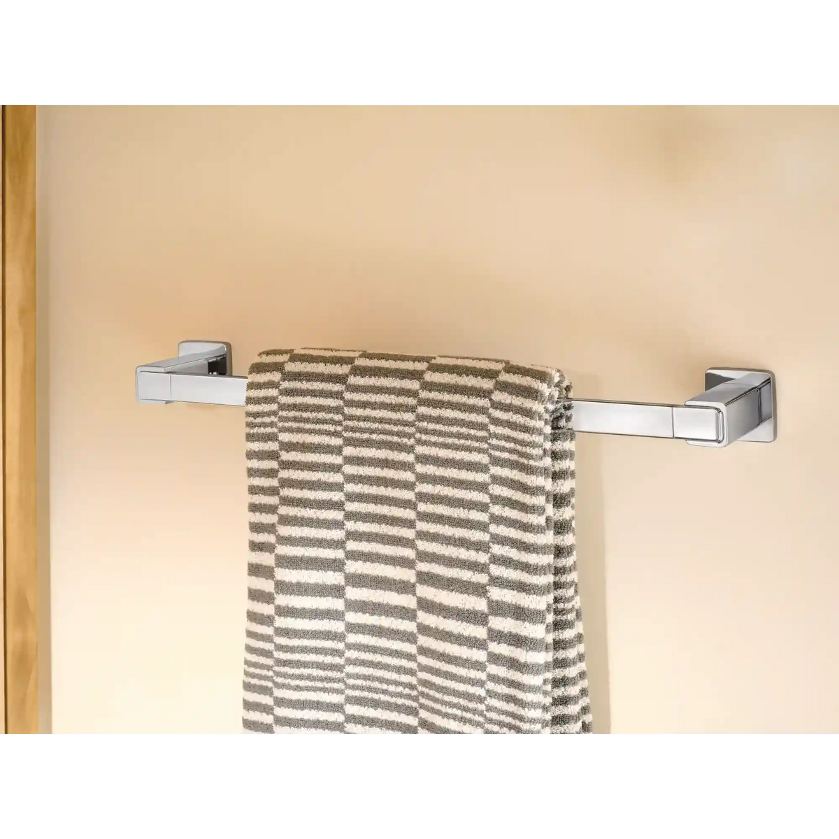 Iver 18" Towel Bar