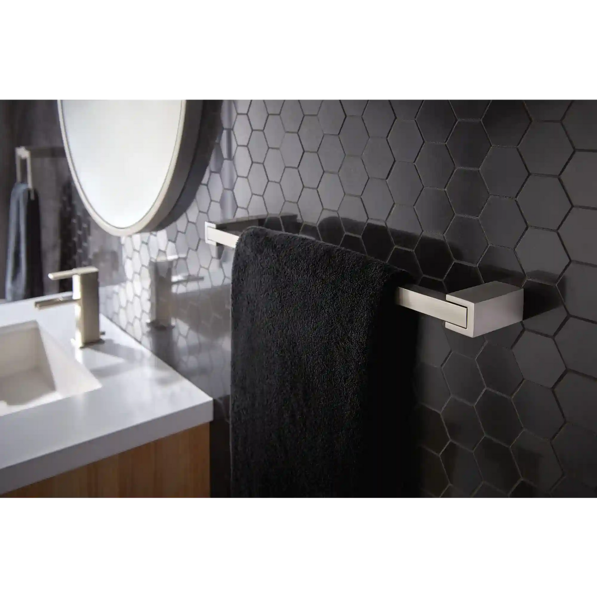 Kyvos 18" Towel Bar