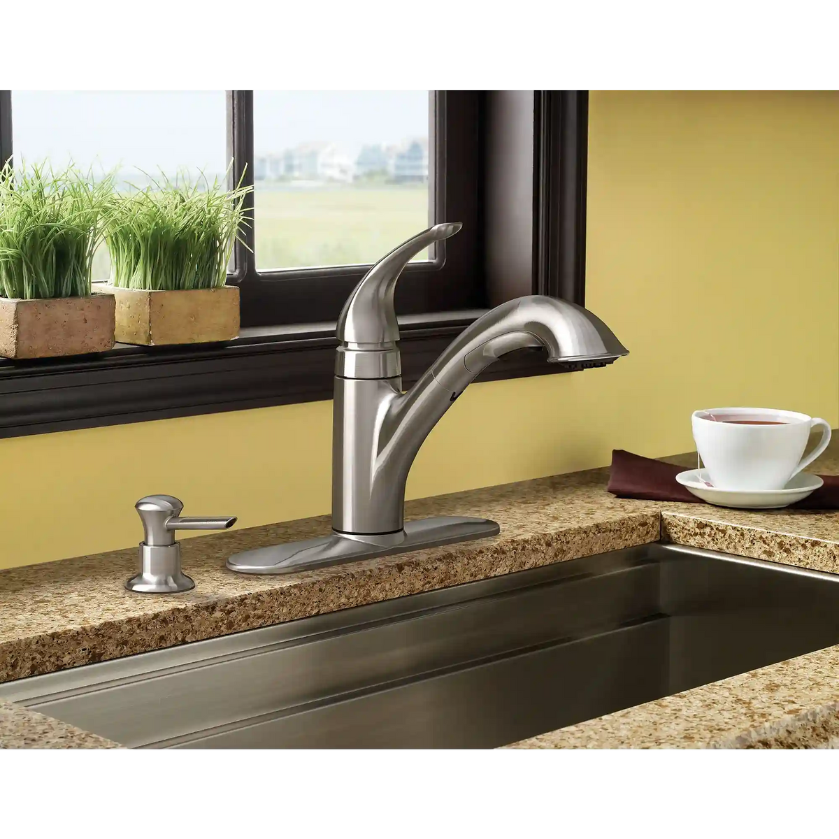 Caprillo One-Handle Low Arc Pullout Kitchen Faucet