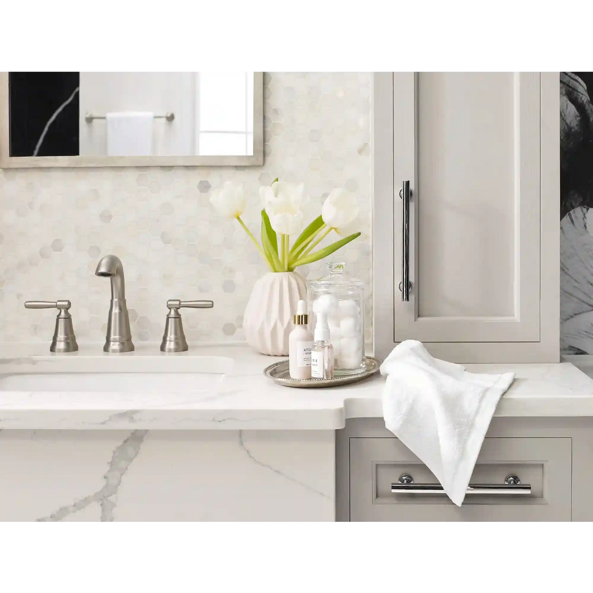 Halle 18" Towel Bar