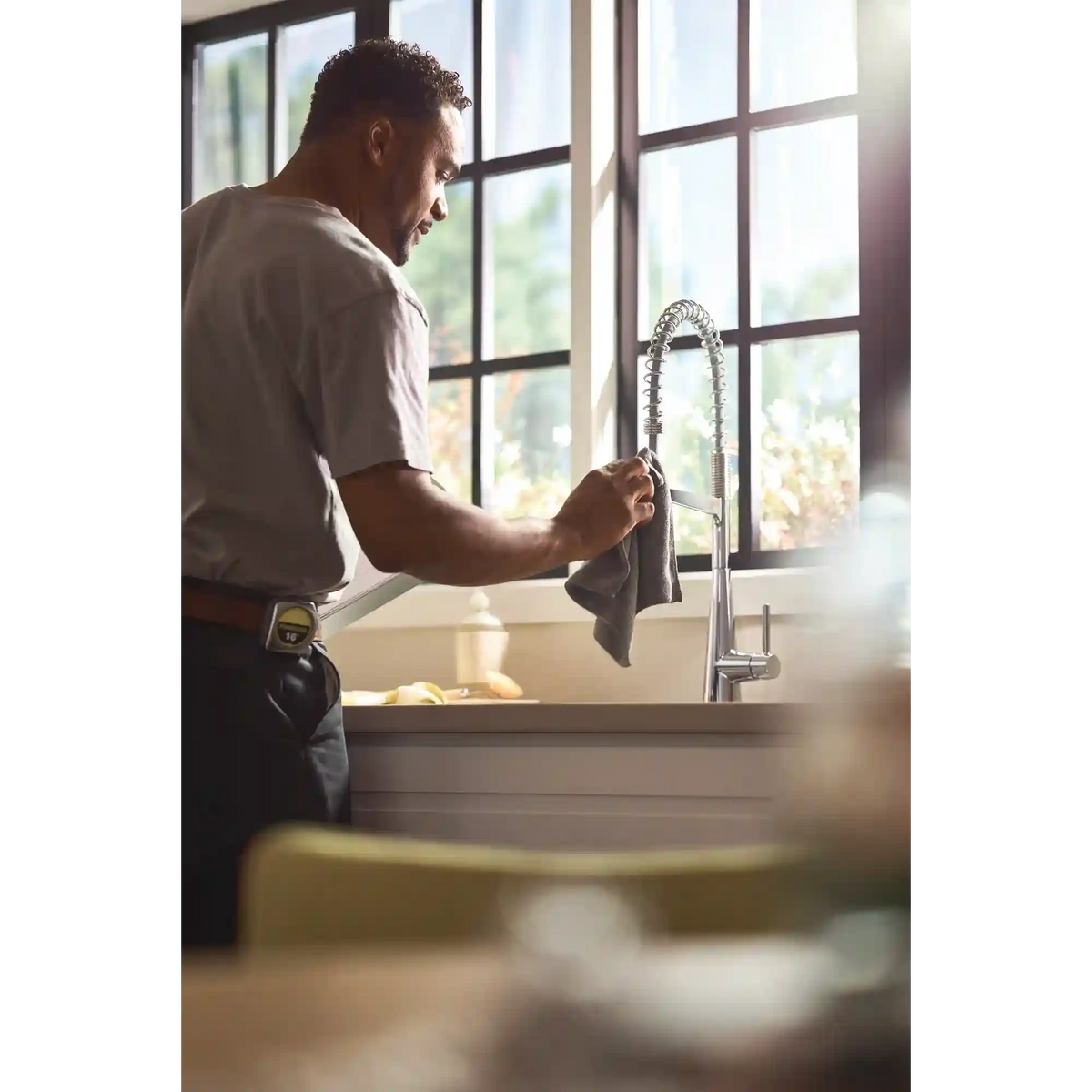 Sleek MotionSense Wave Single Sensor One-Handle Pre-Rinse Spring Pulldown Kitchen Faucet