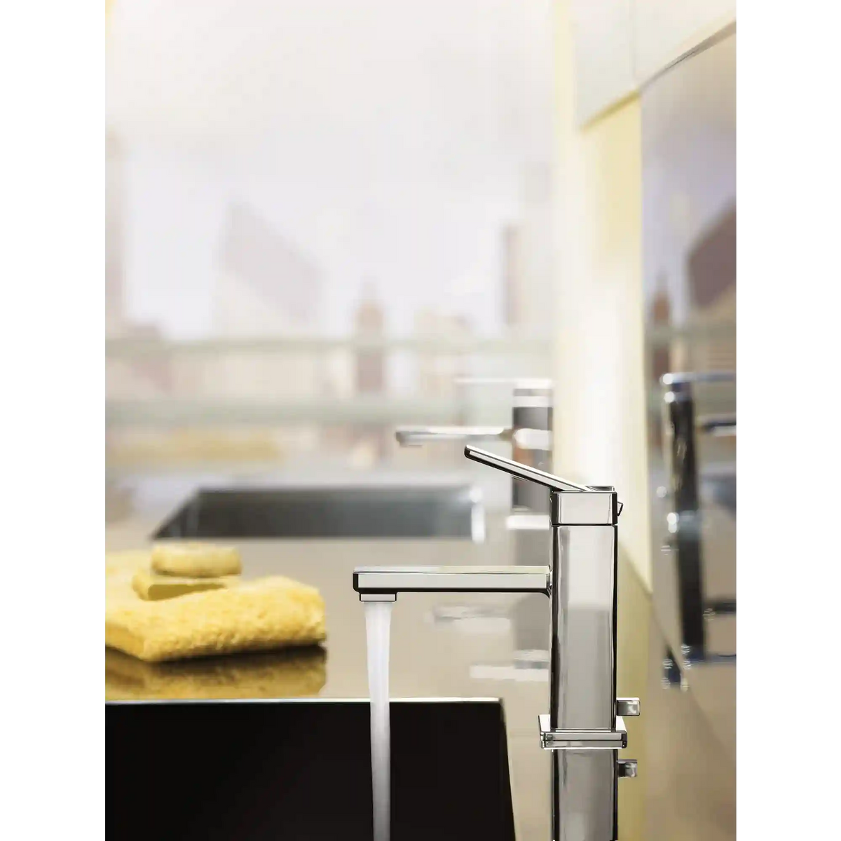 90 Degree One-Handle Low Arc Bathroom Faucet