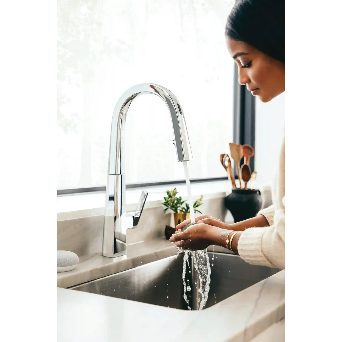 Nio Smart Kitchen One-Handle High Arc Pulldown Kitchen Faucet
