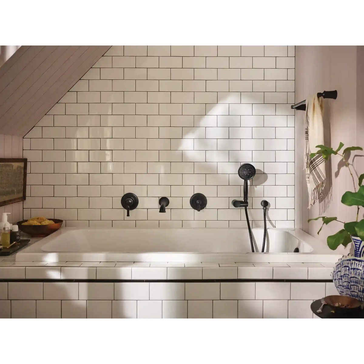 Dartmoor One-Handle Non Diverter Wallmount Tub Filler