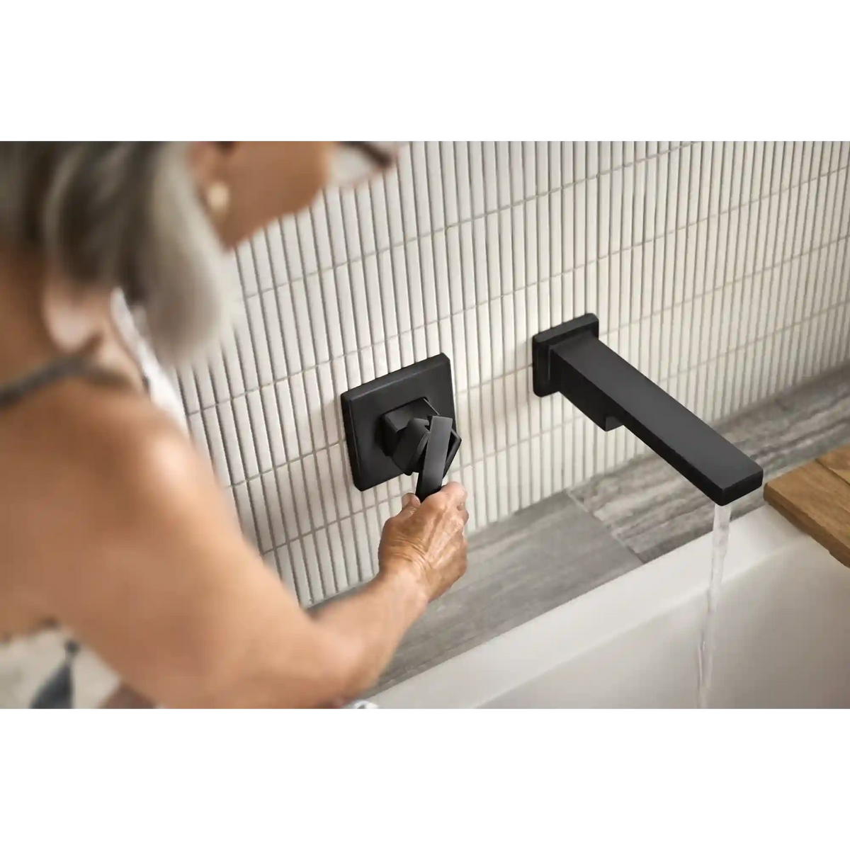 90 Degree One-Handle Non Diverter Wallmount Tub Filler