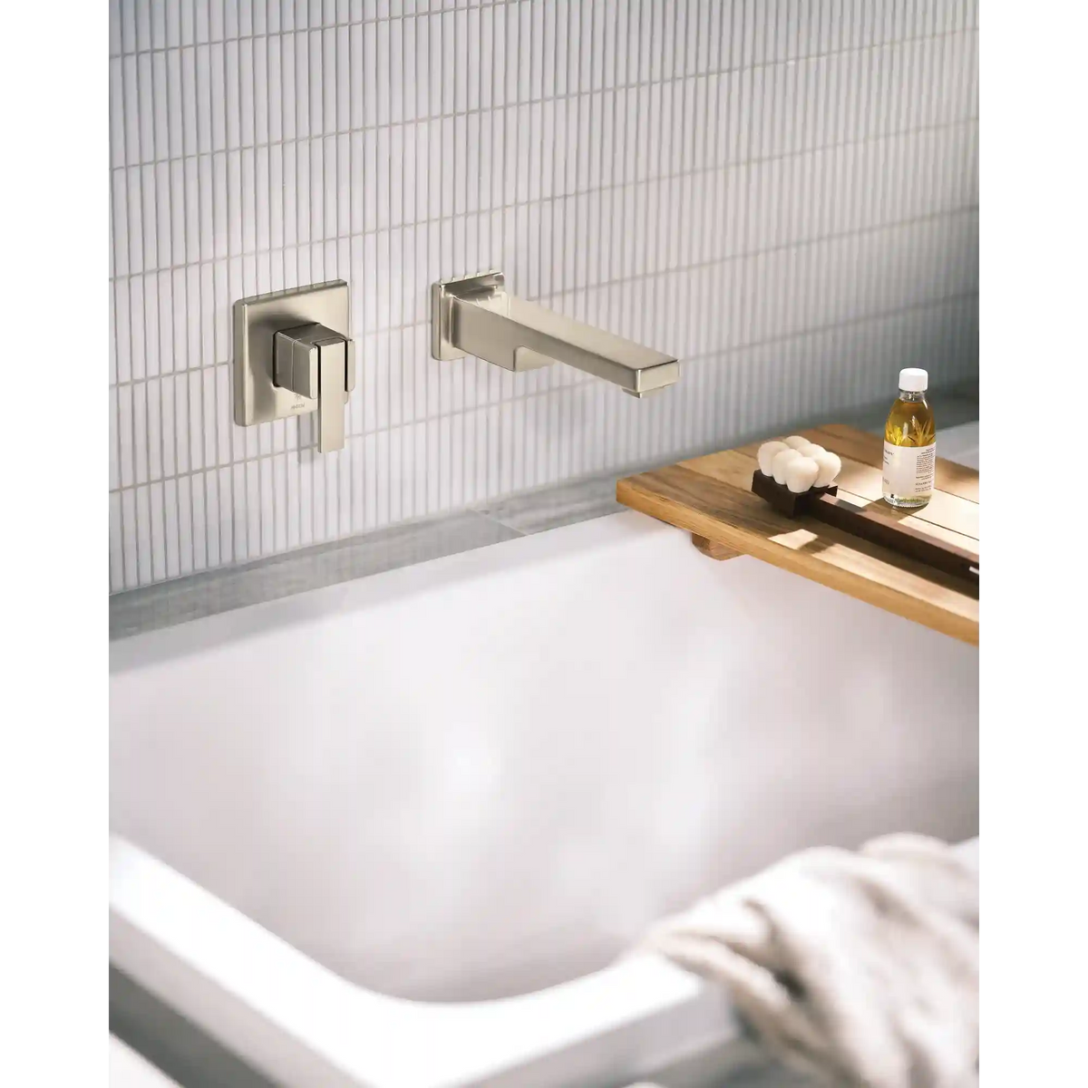 90 Degree One-Handle Non Diverter Wallmount Tub Filler