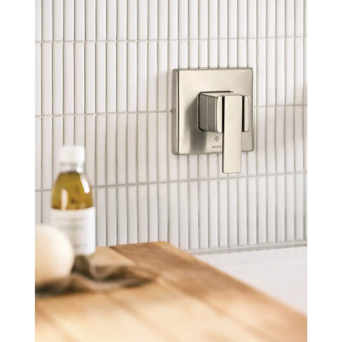 90 Degree One-Handle Non Diverter Wallmount Tub Filler