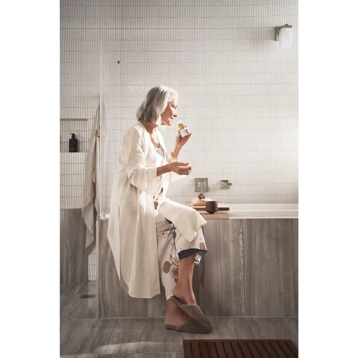 90 Degree One-Handle Non Diverter Wallmount Tub Filler