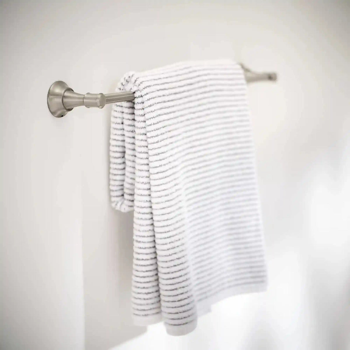 Gilmour 24" Towel Bar