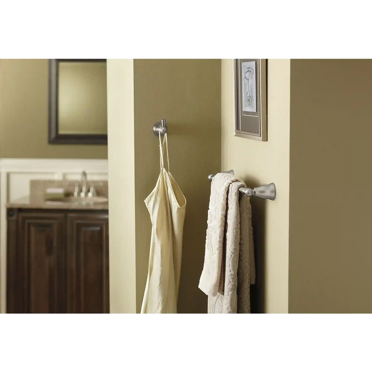 Traditional 24" Towel Bar