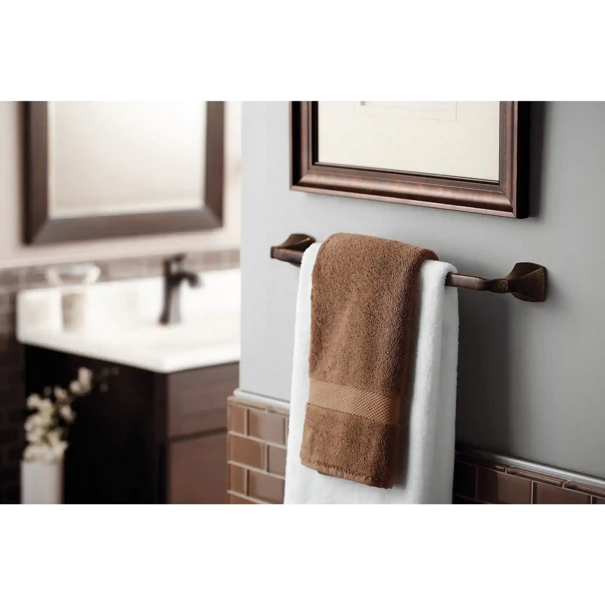 Voss 18" Towel Bar
