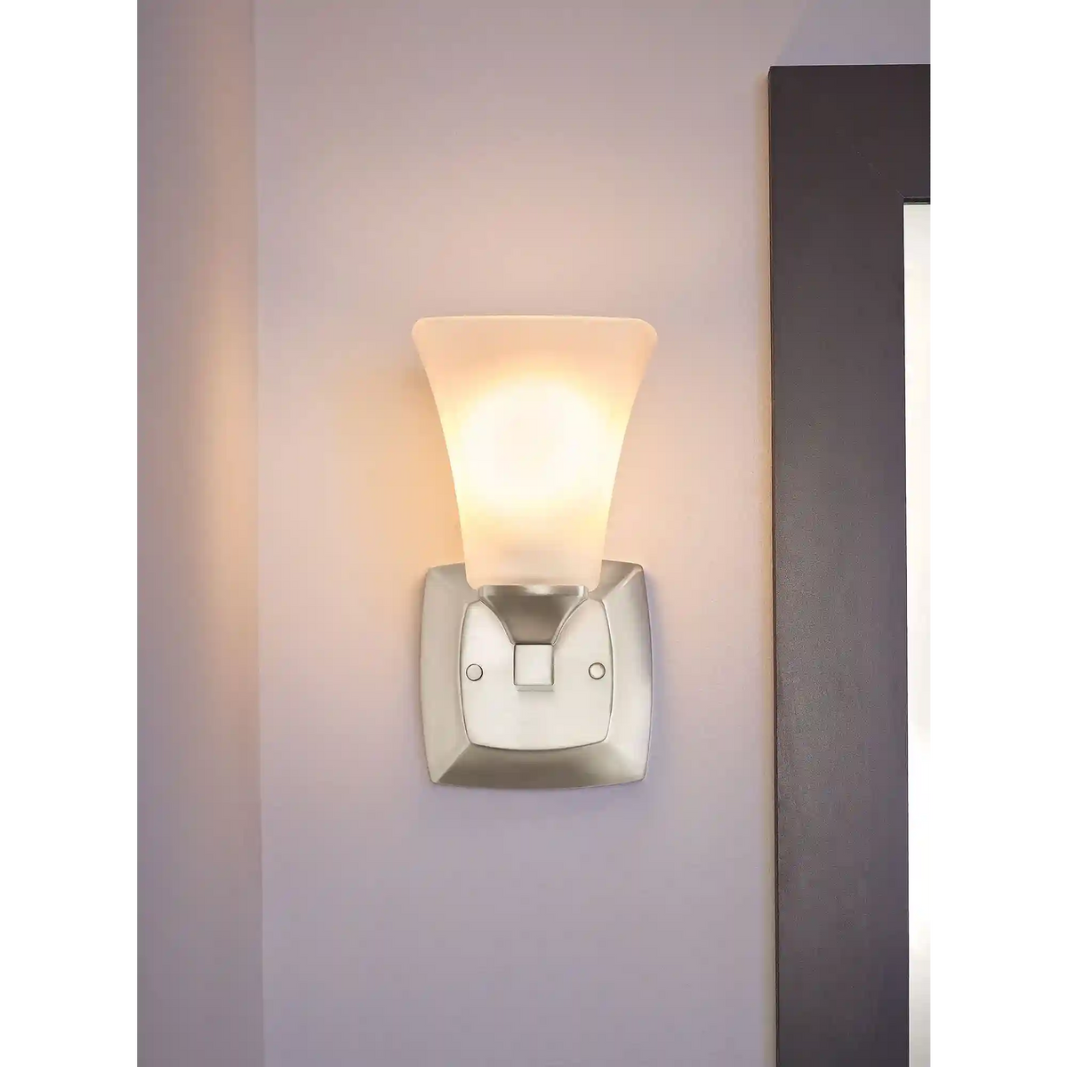 Voss One Globe Bath Light