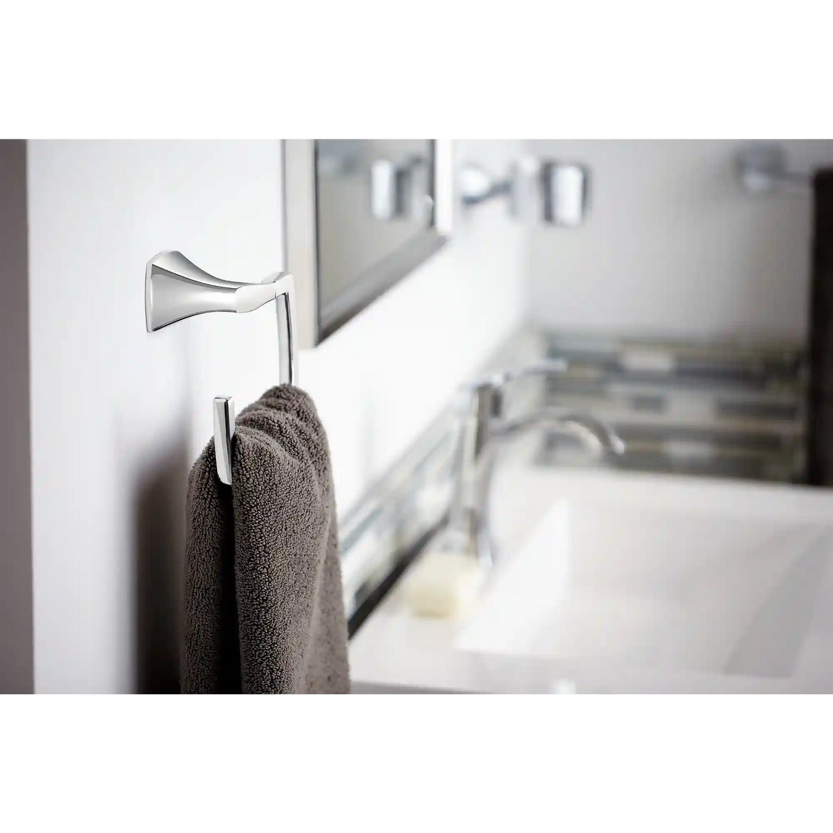 Voss Towel Ring