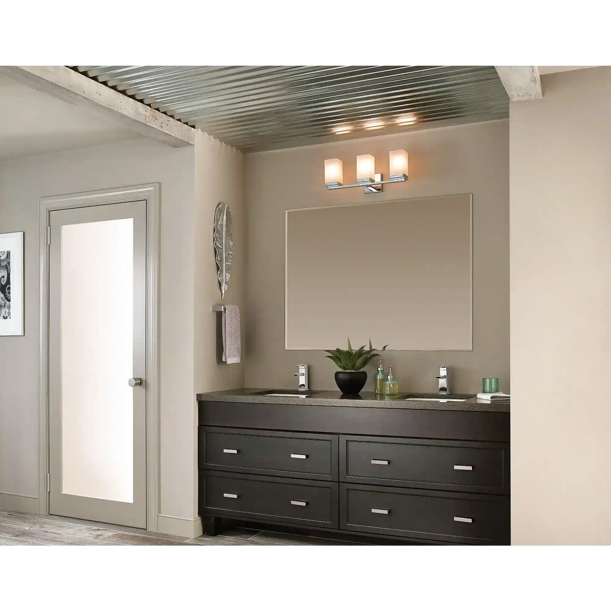 90 Degree One-Handle Low Arc Bathroom Faucet